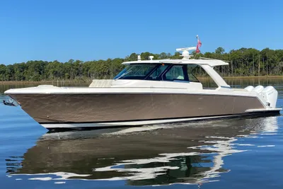 Tiara Yachts 48 LS