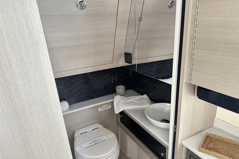 2024 Scout 425 Lxf Yacht Photos Pics 