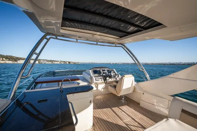 Yacht Photos Pics Retractable Hard top