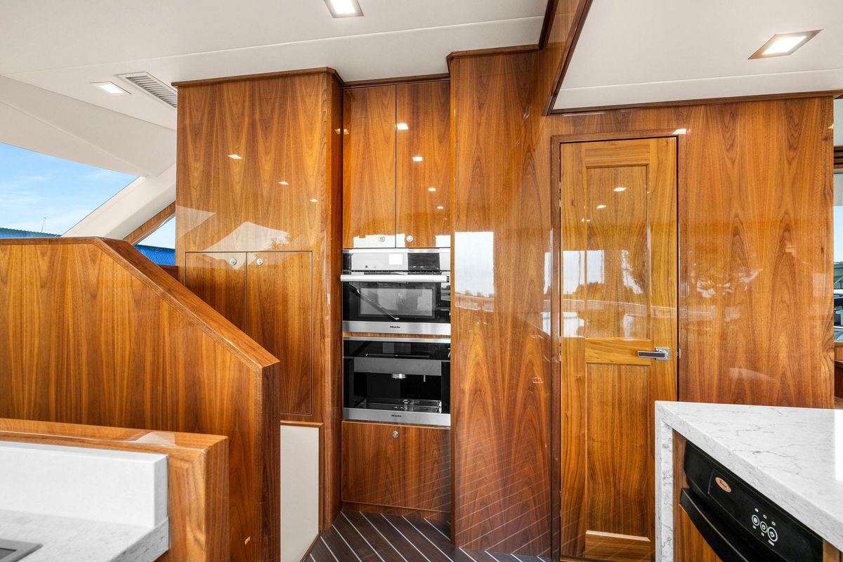 2022 Viking 75 