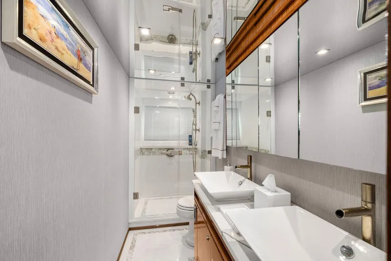 Two Miss Roni Yacht Photos Pics 