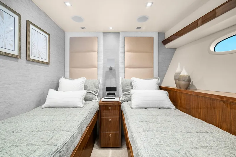 Two Miss Roni Yacht Photos Pics 