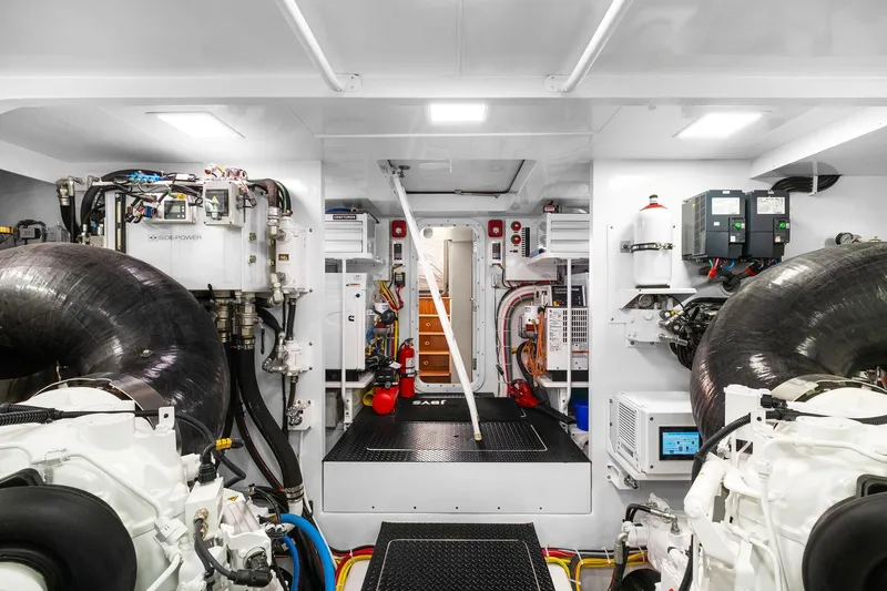 Two Miss Roni Yacht Photos Pics 