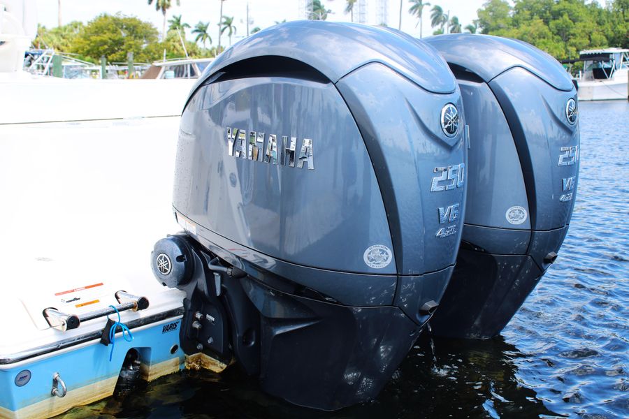 2022 Cobia 280 Center Console