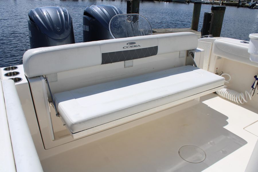 2022 Cobia 280 Center Console