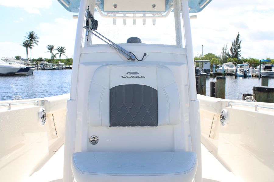 2022 Cobia 280 Center Console