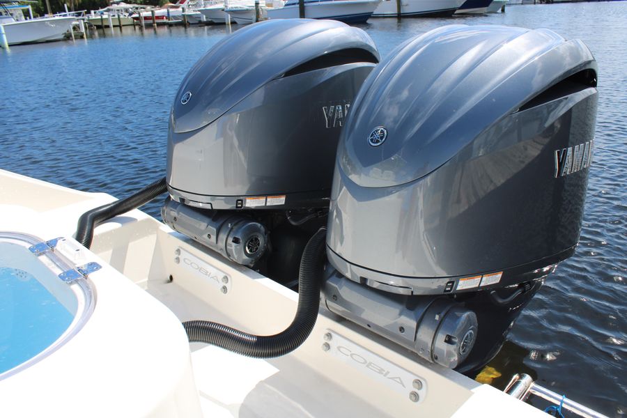 2022 Cobia 280 Center Console