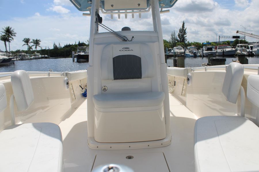 2022 Cobia 280 Center Console