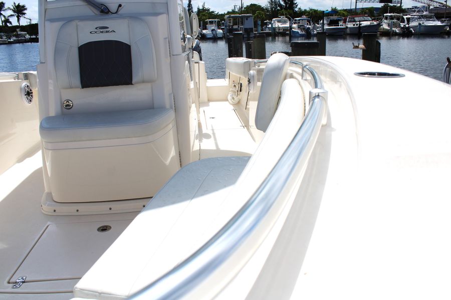 2022 Cobia 280 Center Console