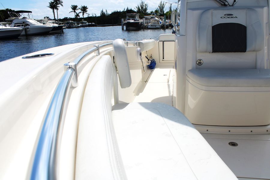 2022 Cobia 280 Center Console