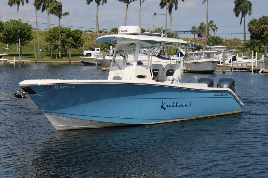 2022 Cobia 280 Center Console