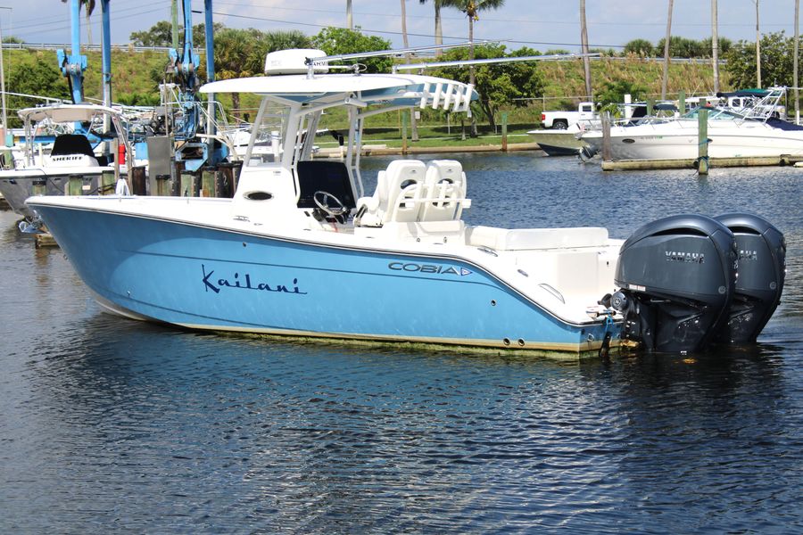 2022 Cobia 280 Center Console