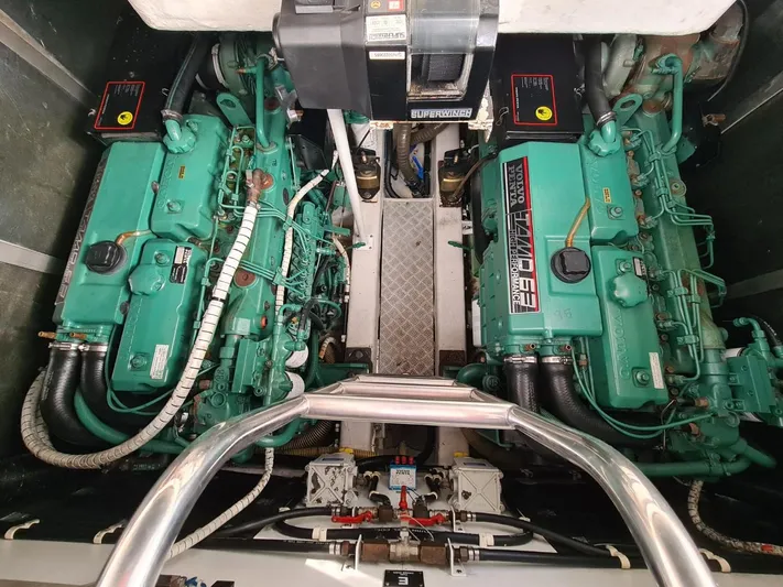 Rmvca Yacht Photos Pics Engine room of 2004 Fairline Targa 43 with twin green marine engines.