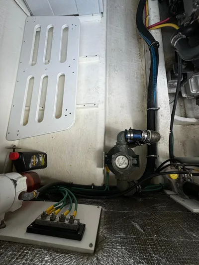 "flying Low" Yacht Photos Pics 