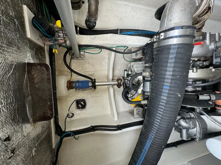 "flying Low" Yacht Photos Pics 