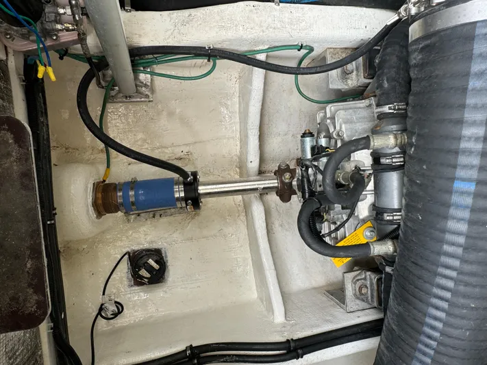 "flying Low" Yacht Photos Pics 