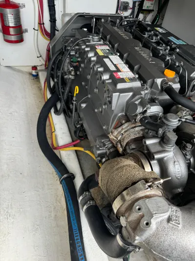 "flying Low" Yacht Photos Pics 