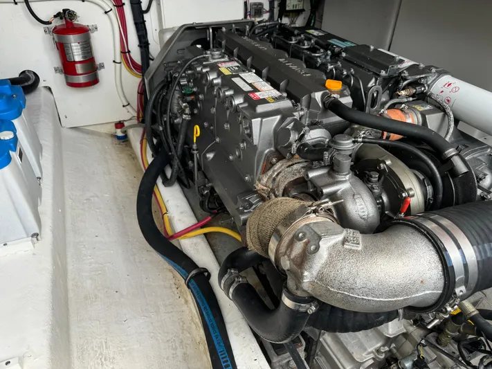 "flying Low" Yacht Photos Pics 