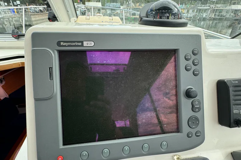 "flying Low" Yacht Photos Pics Raymarine e120 display on 2008 Back Cove 33 boat dashboard.