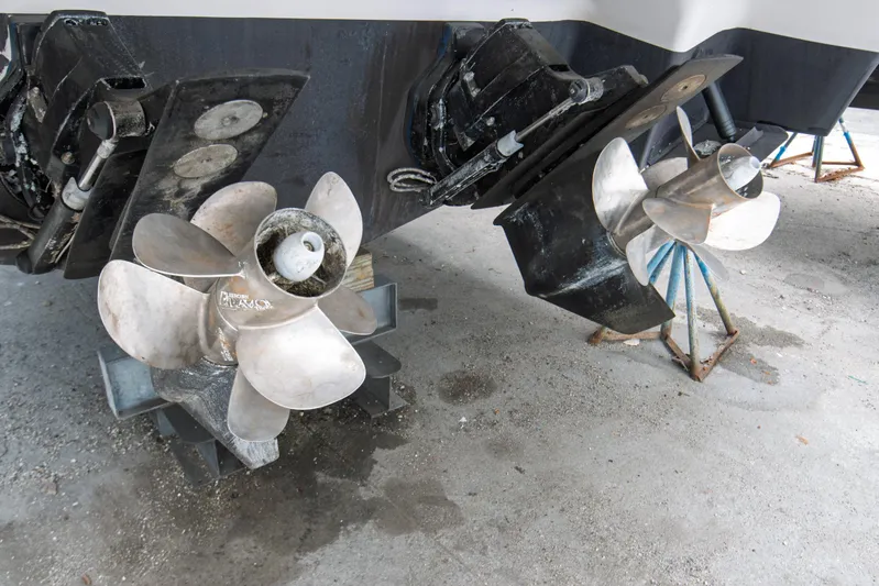  Yacht Photos Pics 2014 Four Winns V375 boat propellers on dry dock, showcasing dual propeller system.