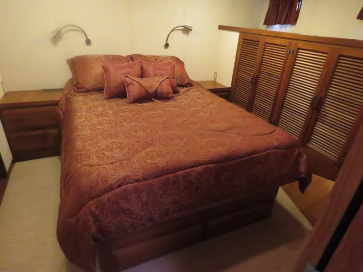 Patient Lady Yacht Photos Pics Bedroom in DeFever 49 Pilothouse, 1987 model.