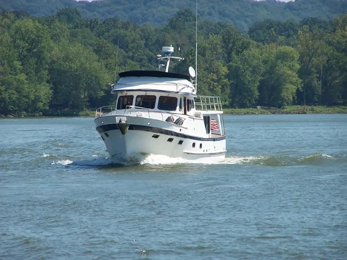 Patient Lady Yacht Photos Pics River Runner