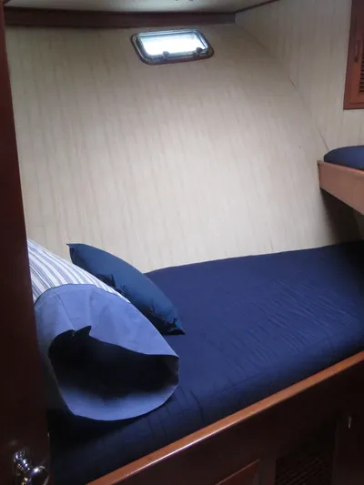 Patient Lady Yacht Photos Pics VIP Stateroom Berth #1