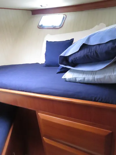 Patient Lady Yacht Photos Pics Interior of 1987 DeFever 49 Pilothouse yacht cabin.