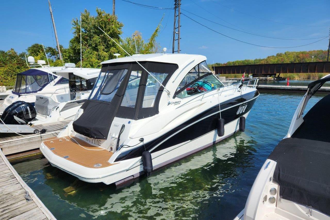 Cruisers Yachts 380 Express
