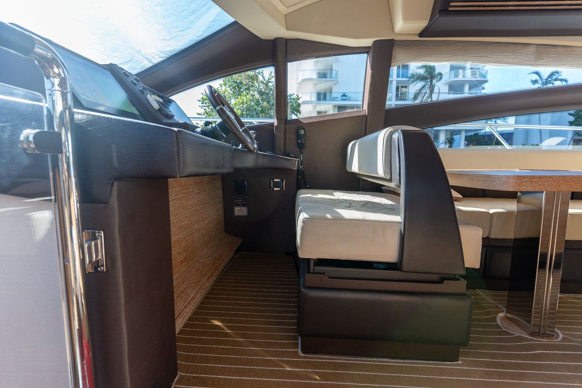 2014 Azimut 64 