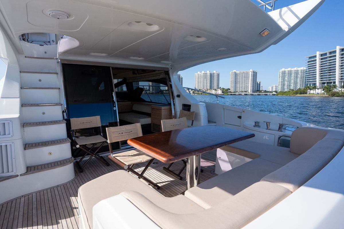 2014 Azimut 64 