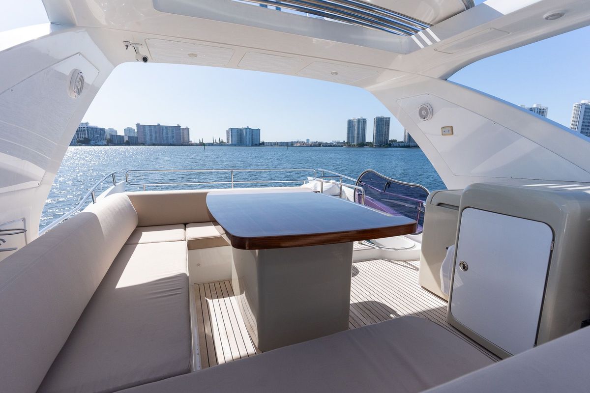 2014 Azimut 64 