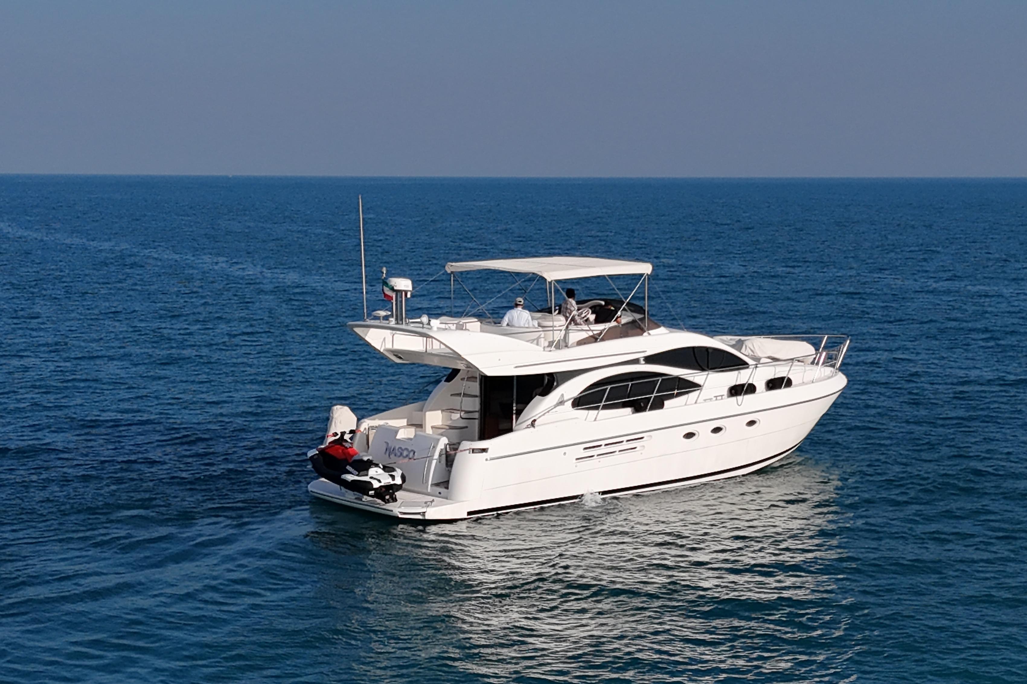 Azimut 46