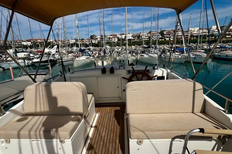 Apta Yacht Photos Pics 1989 Grand Banks 36 Classic yacht interior with helm, marina view, and seating area.