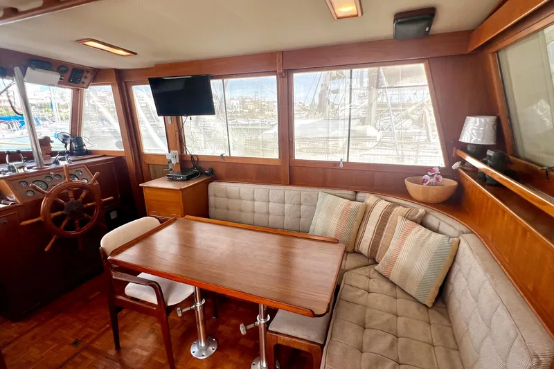 Apta Yacht Photos Pics Interior of 1989 Grand Banks 36 Classic yacht with helm, dining area, and windows.