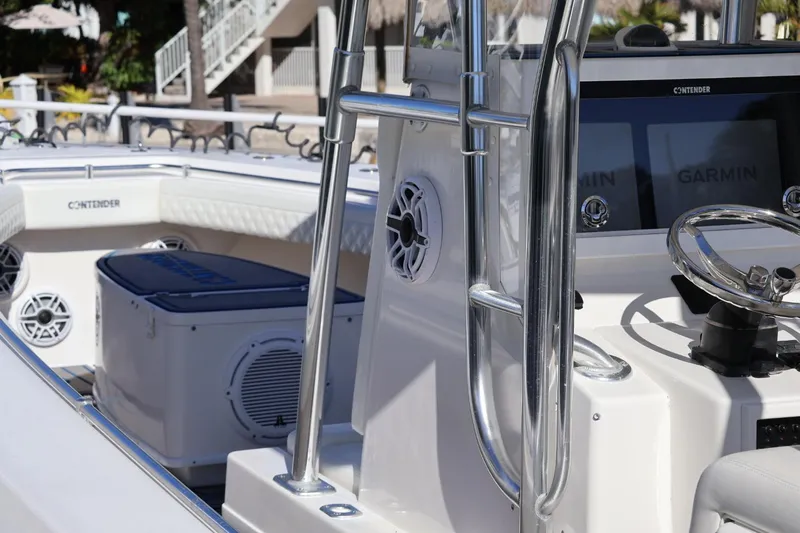  Yacht Photos Pics 2007 Contender 33 Tournament boat interior with steering wheel and Garmin electronics.