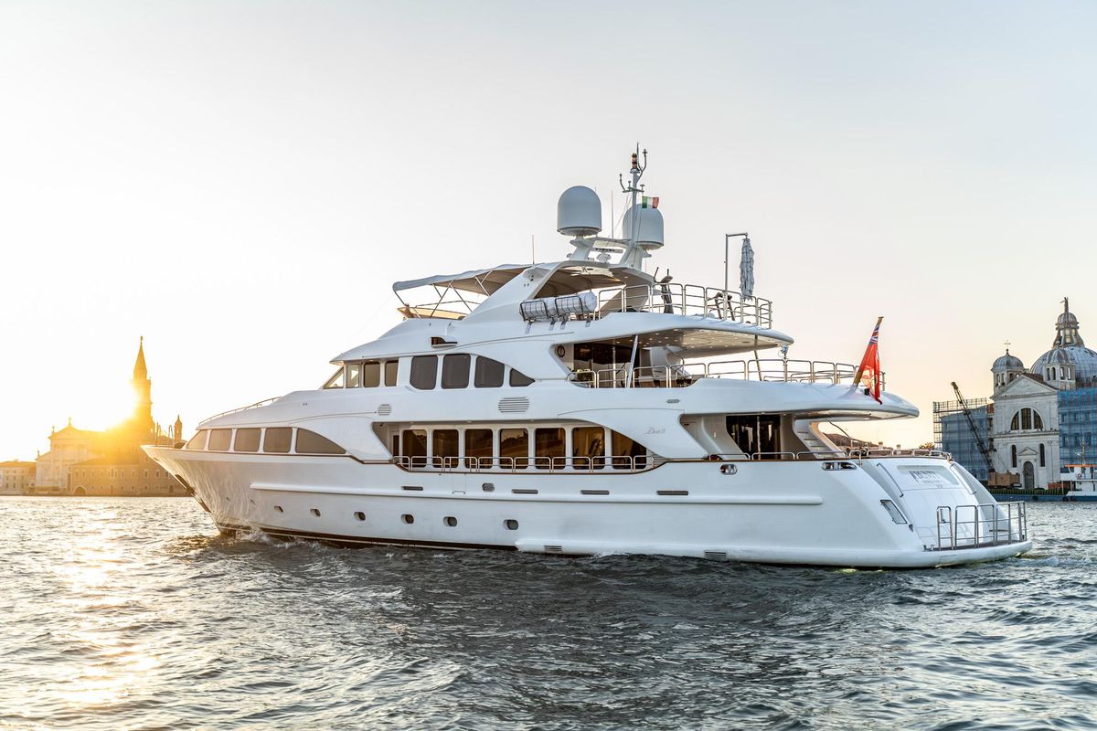 2009 Benetti 120 