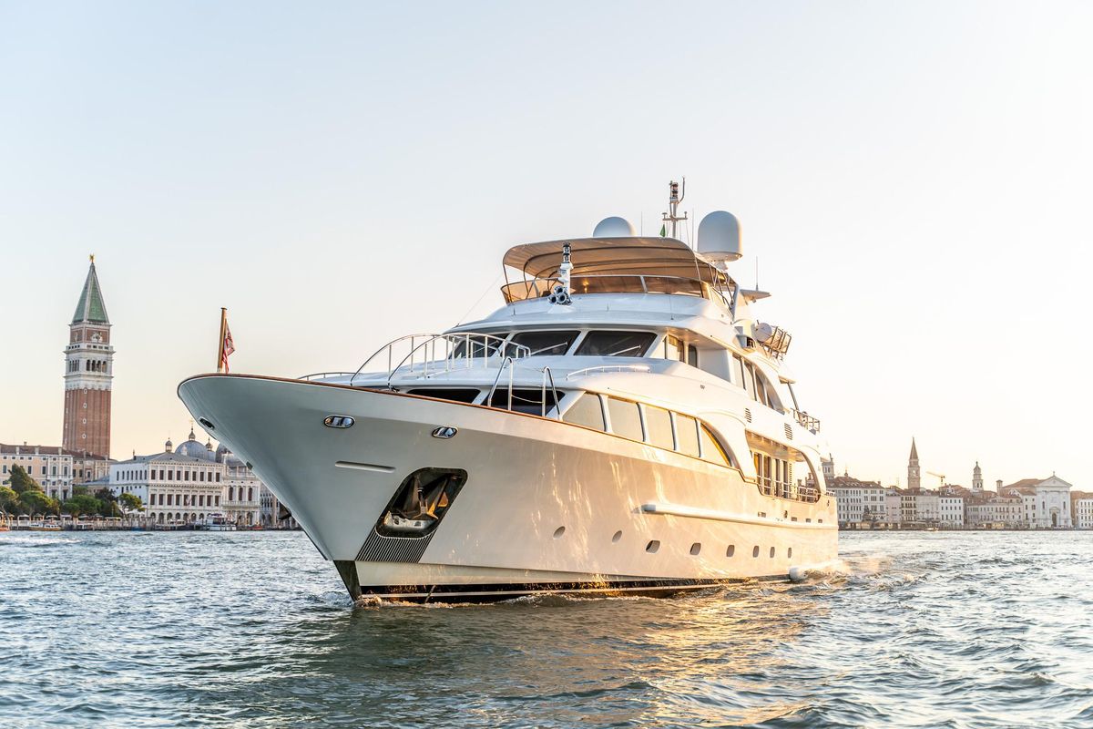 2009 Benetti 120 