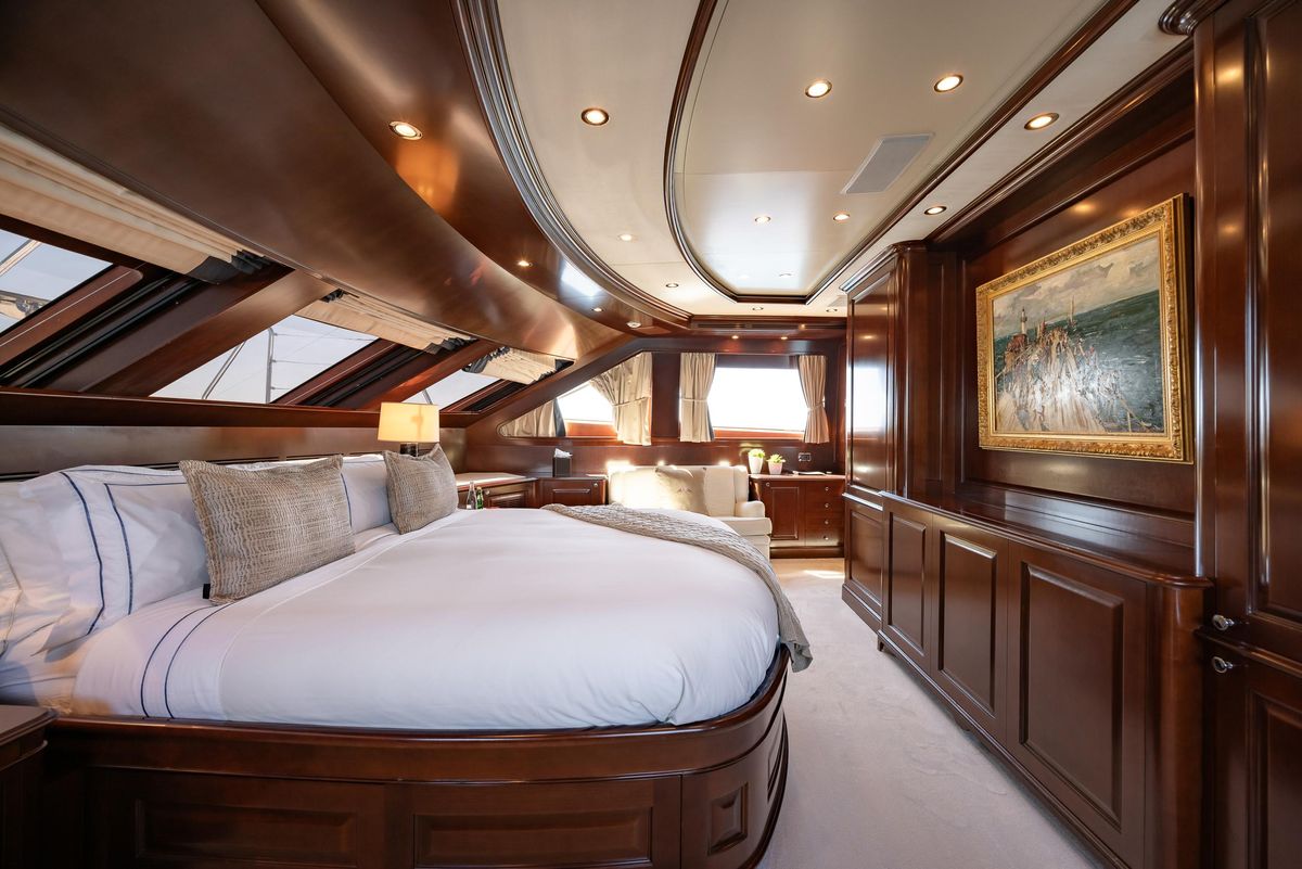 2009 Benetti 120 