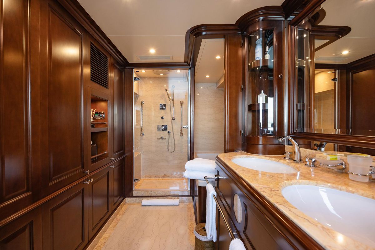 2009 Benetti 120 