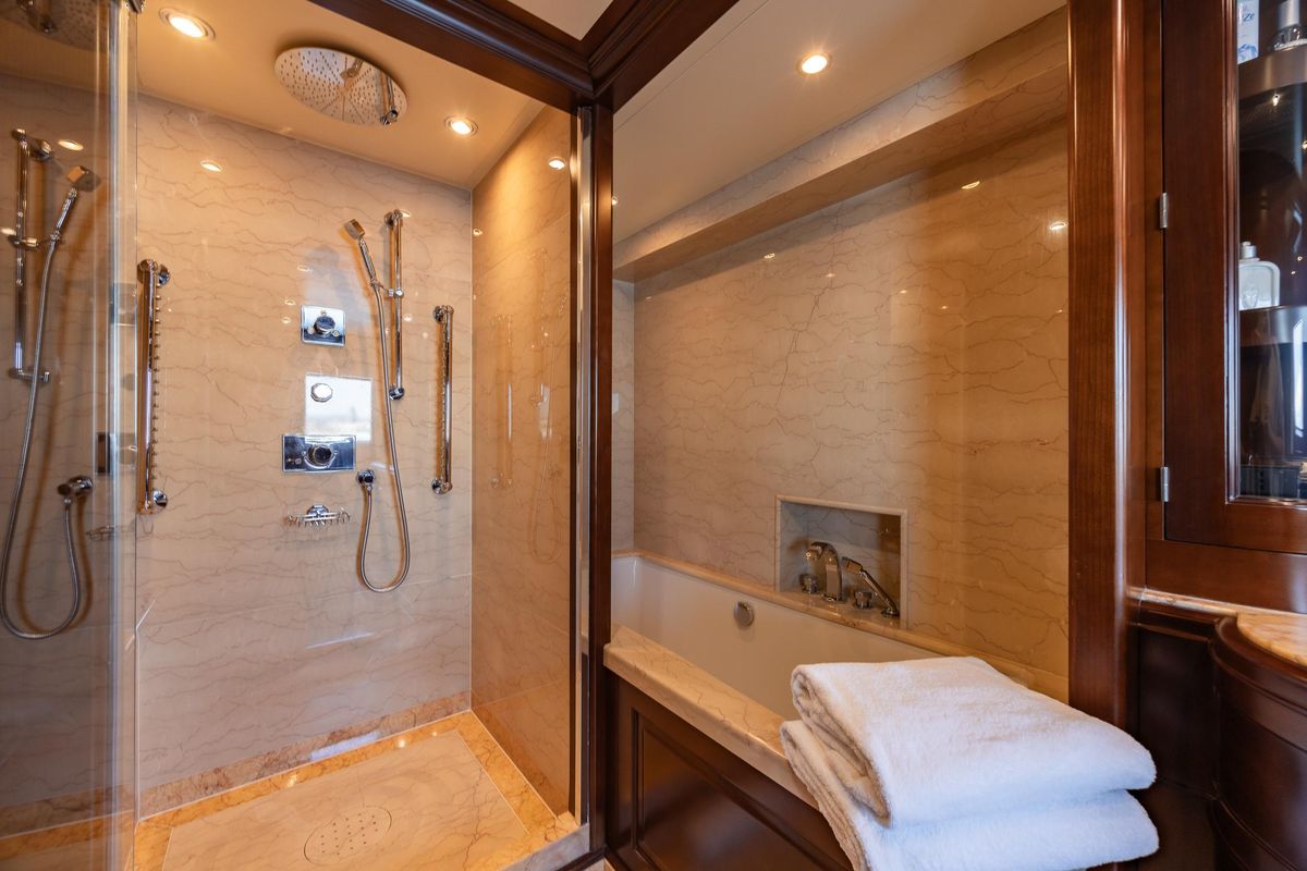 2009 Benetti 120 