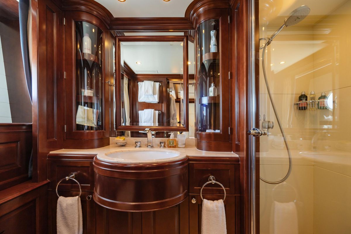 2009 Benetti 120 