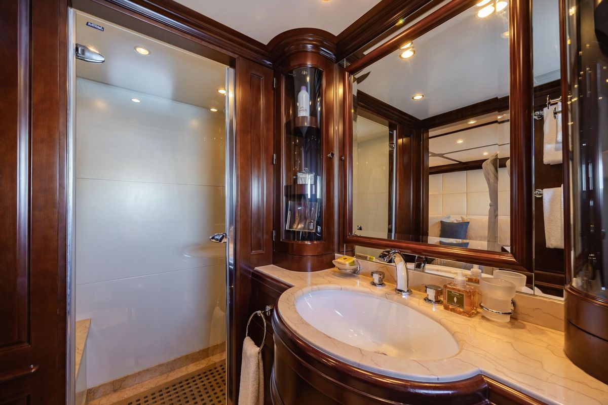 2009 Benetti 120 