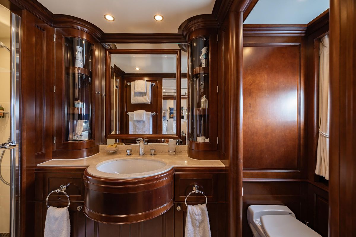 2009 Benetti 120 