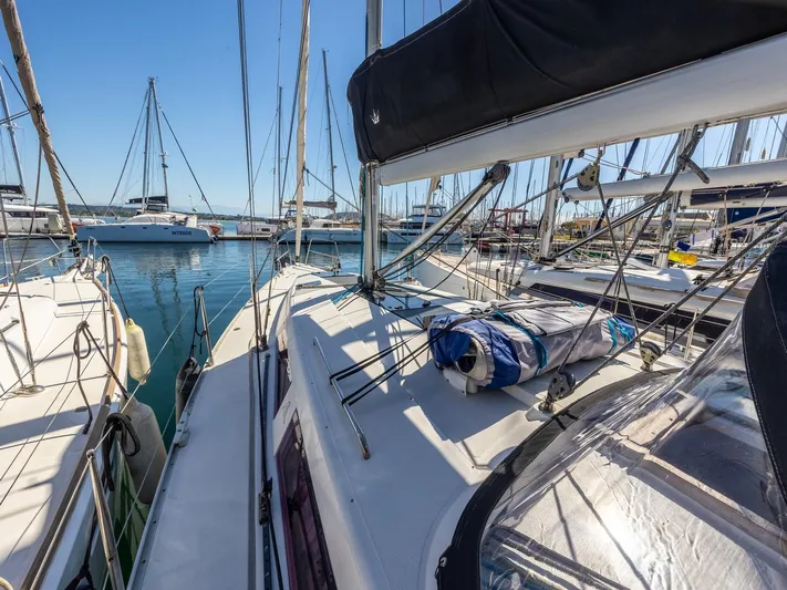  Yacht Photos Pics Sailboats docked at marina, featuring a 2008 Hanse 400 under clear blue skies.