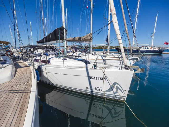  Yacht Photos Pics Sailboat Hanse 400, 2008 model, docked in a marina under clear blue skies.