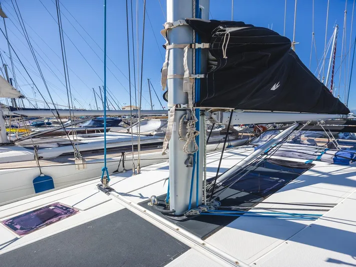  Yacht Photos Pics Sailboat deck of 2008 Hanse 400 with mast and rigging in marina.