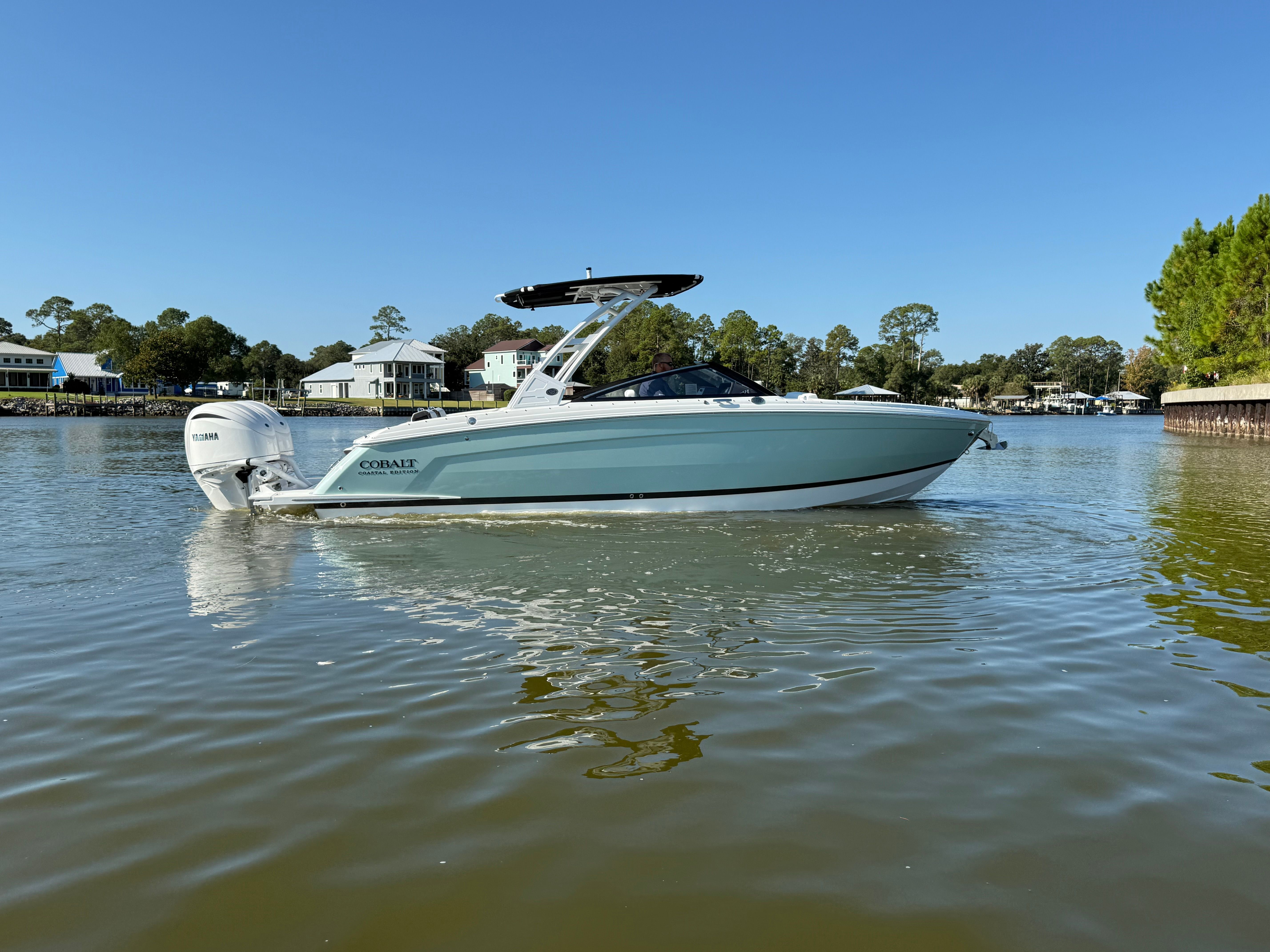 Cobalt R8 Outboard