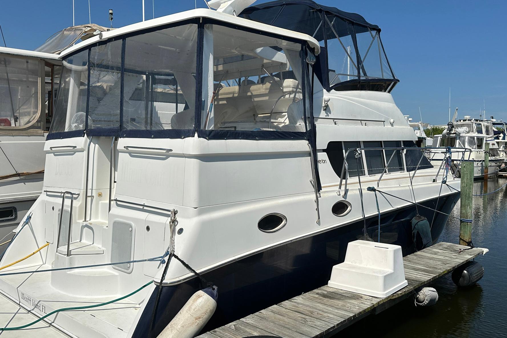 1997 Silverton 422 Motor Yacht
