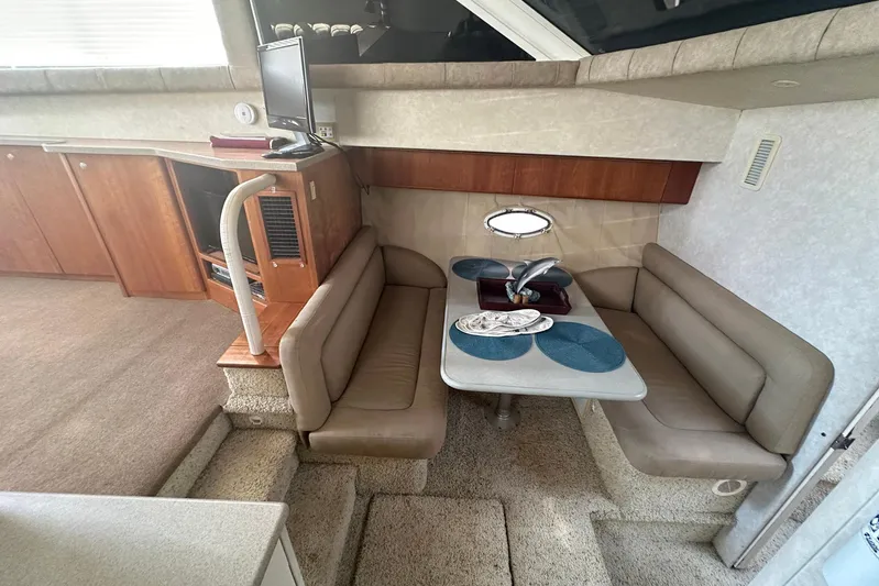 Dunac's Minni Conn III Yacht Photos Pics 1997 Silverton 422 Motor Yacht interior with dining area and cozy seating.